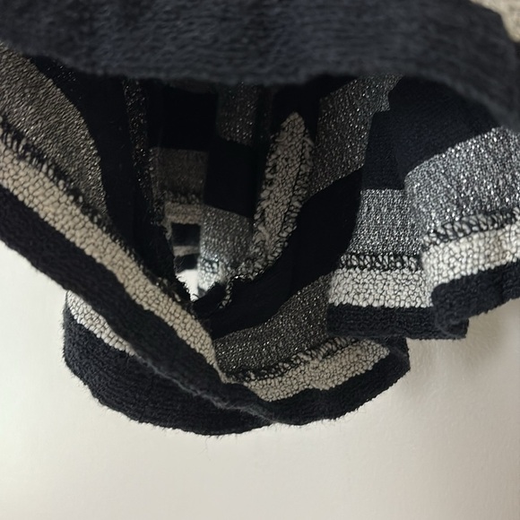 ALICE + OLIVIA Lurex Tweed Back Zip Pleated Short Black Silver Stripe - Picture 5 of 15